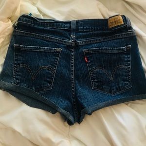 dark wash levi’s shorts